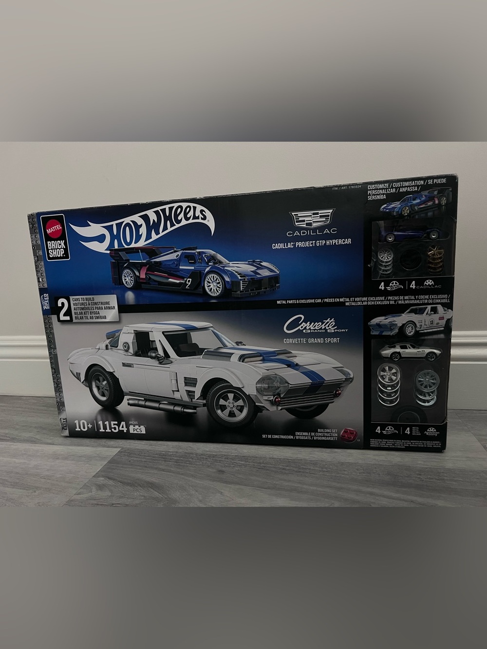 Hot Wheels Corvette Grand Sport White with Blue Stripes Building Set
